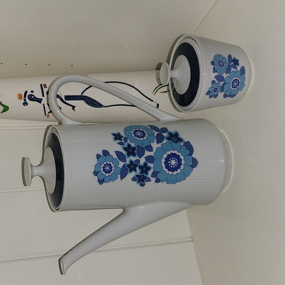 Mid-century teapot & sugar holder